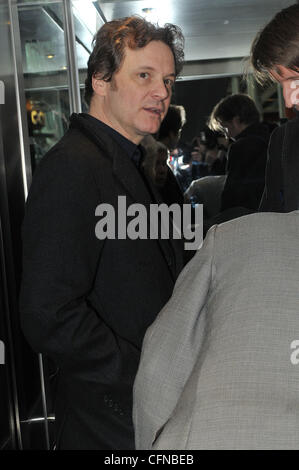 Colin Firth che arrivano all'aeroporto di Heathrow di Londra, Inghilterra - 17.02.11 Foto Stock