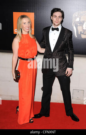 Sam Taylor-Wood e Aaron Johnson Orange British Academy Film Awards afterparty tenutosi presso la struttura Grosvenor House - Arrivi. Londra, Inghilterra - 13.02.11 Foto Stock