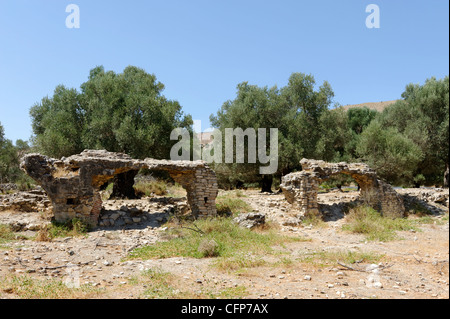 Gortys. Creta. La Grecia. Vista di parte dei resti di acquedotto romano presso il sito archeologico di Gortyn. Questo acquedotto alimentato Foto Stock