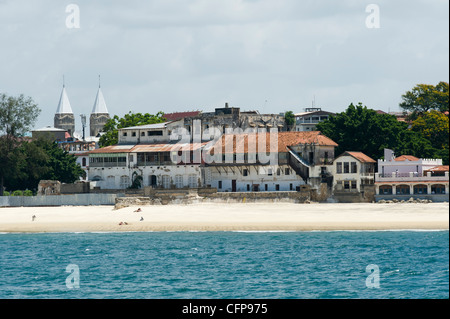 Mambo Msiige e e le torri della Cattedrale Anglicana in Stone Town Zanzibar Tanzania Foto Stock