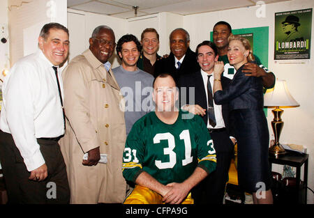 Dan Lauria, Hank Aaron, Thomas Kail, Bill Dawes, Chris Sullivan, Frank Robinson, Keith Nobbs, Robert Christopher Riley e Judith luce leggendaria i giocatori di baseball Hank Aaron e Frank Robinson visita il calco della produzione di Broadway di 'Lombardi' alla Foto Stock