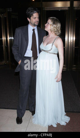 Tod Williams e sua moglie Gretchen mol la 63a edizione annuale di Writers Guild Awards tenutosi presso la AXA Centro equo - Arrivi New York City, Stati Uniti d'America - 05.02.11 Foto Stock