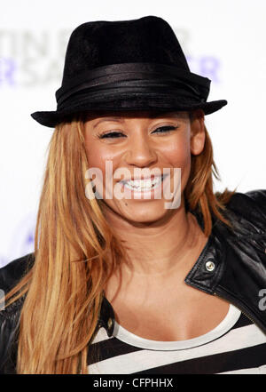 Foto di file BROWN BABY GIOIA EX SPICE GIRLS star Melanie Brown ha partorito una bambina. Il cantante-girare-TV personality partorito il suo terzo figlio in Los Angeles' Cedars-Sinai Medical Center il giovedì sera (01Sep11), con il marito St Foto Stock