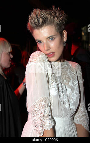 Agyness Deyn assiste l'Alexander Wang Carnival-Themed After-Party offre Autoscontro, una giostra Mercedes-Benz durante la settimana della moda. La festa si è svolta in un parcheggio sotto la linea alta sulla decima Avenue e 17th Street e New York City, Stati Uniti d'America - 11.09.1 Foto Stock