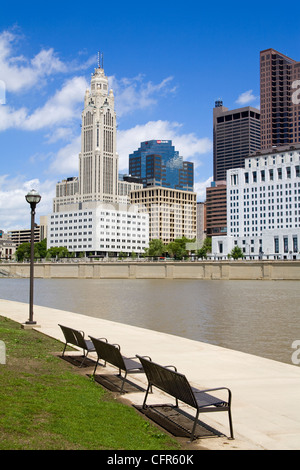 Skyline della città e il fiume Scioto, Columbus, Ohio, Stati Uniti d'America, America del Nord Foto Stock