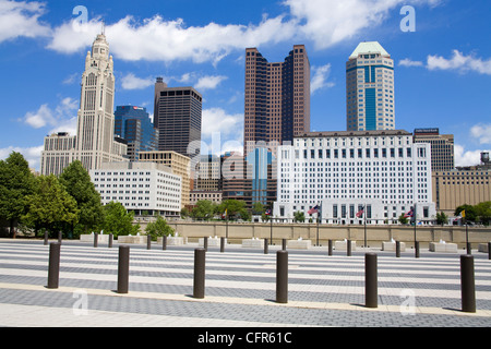 Skyline della città e il fiume Scioto, Columbus, Ohio, Stati Uniti d'America, America del Nord Foto Stock