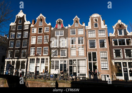 Timpano olandese case lungo Brouwersgracht canal, Amsterdam, Paesi Bassi. Foto Stock