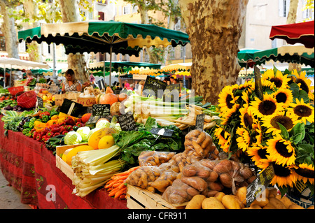 Mercato di frutta e verdura, Aix-en-Provence (Bouches-du-Rhone, Provence, Francia Foto Stock