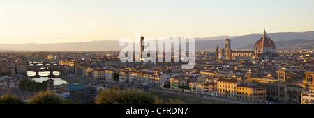 Vista panoramica del Ponte Vecchio, Toscana, Italia, Europa Foto Stock