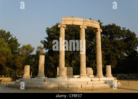Vista della elegante Philippeion circolare, un monumento votivo risalente al IV secolo A.C. e dedicato a Zeus. Foto Stock