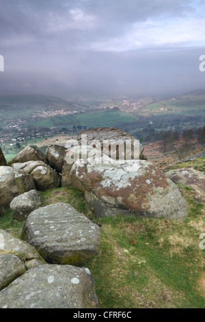 Vista verticale dal bordo Kerber nel Parco Nazionale di Peak District Foto Stock