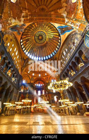 La decorazione islamica su cupole dell'interno di Hagia Sophia ( Ayasofya ) , Istanbul, Turchia Foto Stock