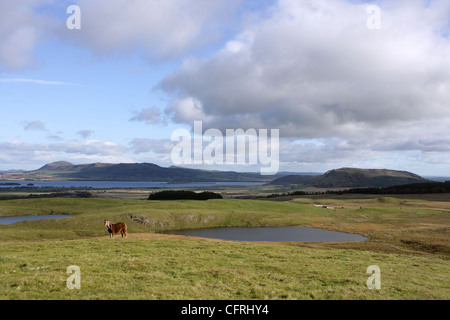 Guardando verso il Loch Leven e il Lomonds dalla cima della collina Inneans, Perth and Kinross. Foto Stock