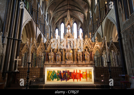 Regno Unito, Inghilterra, Worcestershire, cattedrale di Worcester altare &1969 altare tela raffigurante cattedrale riflessa nel fiume Foto Stock