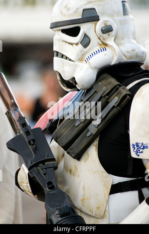 Ritratto di qualcuno vestito come una Star Wars stormtrooper Foto Stock