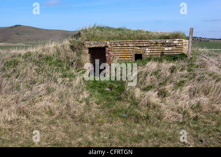 Scatola di pillole di guerra tra Stanton St Bernard e Alton Barnes Foto Stock