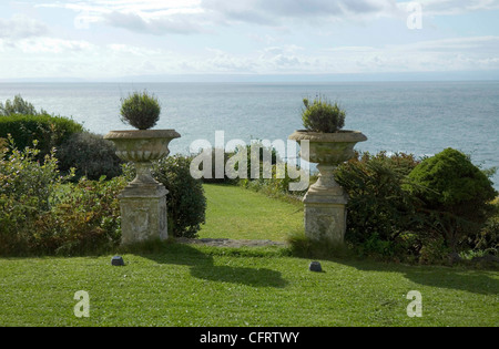 Vista dal giardino di una casa sul mare. Foto Stock