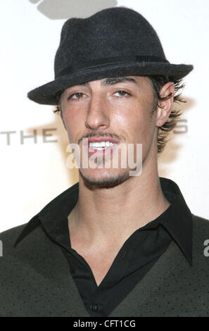 Dic 04, 2006; Hollywood, CA, Stati Uniti d'America; Attore Eric Balfour arriva al '24' stagione cinque DVD launch party tenutosi a Les Deux a Hollywood. Credito: Foto di Marianna giorno Massey/ZUMA premere. (©) Copyright 2006 by Marianna giorno Massey Foto Stock