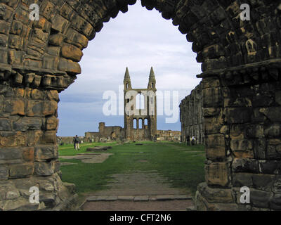 Dic 05, 2006; Andrews, Scozia, UK; intitolata a Sant'Andrea Apostolo, il Royal Burgh di St Andrews è una città sulla costa orientale di Fife, Scozia, e la casa del golf. Ha una popolazione di circa 18 000, e sorge sulla costa del Mare del Nord tra Edimburgo e Dundee. Essa è la casa di Scotlan Foto Stock