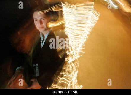 Dicembre 13, 2006, San Diego, California, Stati Uniti d'America Jeremy Gaucher è il direttore di sushi. Credito: Foto di EARNIE GRAFTON/San Diego Union-Tribune/Zuma premere. Copyright 2006 San Diego Union Tribune) Foto Stock