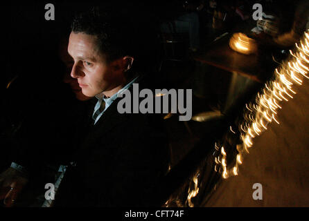 Dicembre 13, 2006, San Diego, California, Stati Uniti d'America Jeremy Gaucher è il direttore di sushi. Credito: Foto di EARNIE GRAFTON/San Diego Union-Tribune/Zuma premere. Copyright 2006 San Diego Union Tribune) Foto Stock