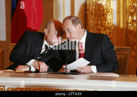 Vladimir Putin e il russo di primo ministro Mikhail Fradkov. Foto Stock