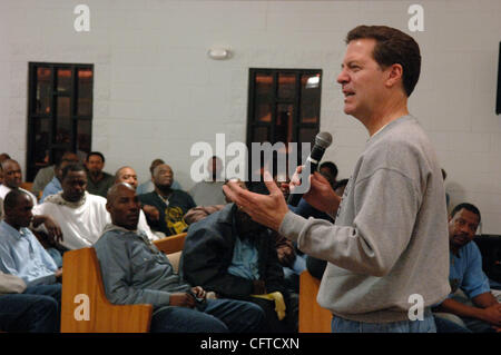 Il Sen. Sam Brownback (R-Kansas) annunciando la sua domanda presidenziale di oggi. Jan 6 2007. Un forte sostenitore della riforma carceraria, egli visite louisana prigione di stato in Angola, LA a parlare con i detenuti 12/06 ©2006 Robin Nelson Foto Stock