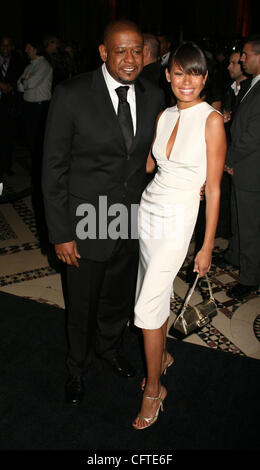 Jan 09, 2007; New York, NY, STATI UNITI D'AMERICA; attore Forest Whitaker e sua moglie KEISHA WHITAKER all'interno arrivi per 2006 National Board of Review gala tenutosi presso il Cipriani 42nd Street. Credito: Foto di Nancy Kaszerman/ZUMA premere. (©) Copyright 2007 da Nancy Kaszerman Foto Stock