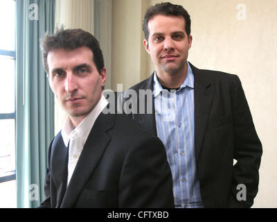 Gennaio 26, 2007 CA   ERIC O'NEILL, destra, un ex agente del FBI è stata oggetto di un nuovo film diretto da Billy Ray(cq) chiamato violazione. Credito: Giovanni Gastaldo/San Diego Union-Tribune/Zuma Pres Foto Stock