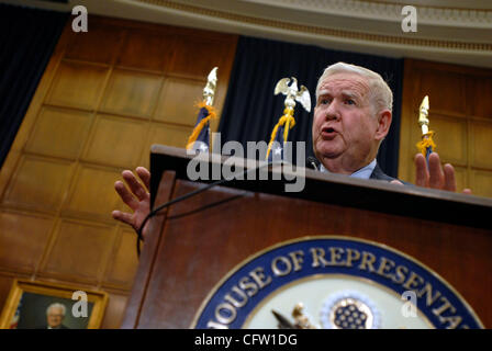 Jan 30, 2007 - Washington, DC, Stati Uniti d'America - Membro del Congresso John MURTHA (D-PA) parla con i giornalisti circa il suo recente viaggio con altri membri della casa in Iraq e Afghanistan e Germania. Foto Stock