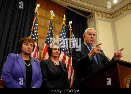 Jan 30, 2007 - Washington, DC, Stati Uniti d'America - Membro del Congresso John MURTHA (D-PA) parla con i giornalisti circa il suo recente viaggio con altri membri della casa in Iraq e Afghanistan e Germania. Foto Stock