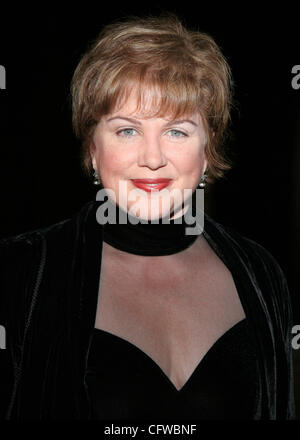 Feb 18, 2007; Los Angeles, CA, Stati Uniti d'America; JULIA SWEENEY arrivando al 57th annuale di Ace Eddie Awards, onorando regista Quentin Tarantino, svoltasi presso il Beverly Hilton Hotel di Beverly Hills. Credito: Foto di Camilla Zenz/ZUMA premere. (©) Copyright 2007 by Camilla Zenz Foto Stock