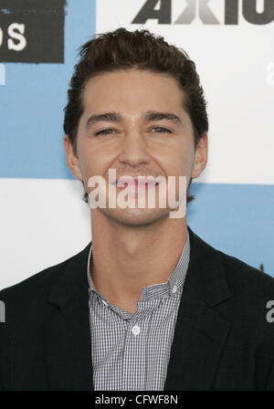 Feb 24, 2007 - Santa Monica, CA, Stati Uniti d'America - Shia Labeouf durante gli arrivi al 2007 film indipendenti di spirito Awards tenutosi a Santa Monica Pier (credito Immagine: © Lisa O'Connor/ZUMA Press) Foto Stock