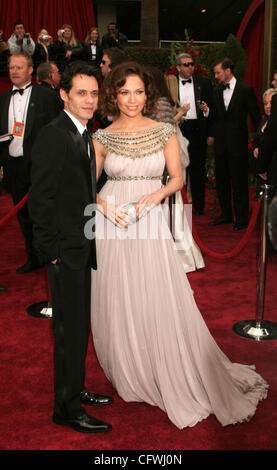 Feb 25, 2007 - Los Angeles, CA, Stati Uniti d'America - Gli Oscar 2007: Jennifer Lopez e Marc Anthony arrivando al 79th annuale di Academy Awards tenutosi presso il Kodak Theatre di Los Angeles. (Credito Immagine: © Lisa O'Connor/ZUMA Press) Foto Stock