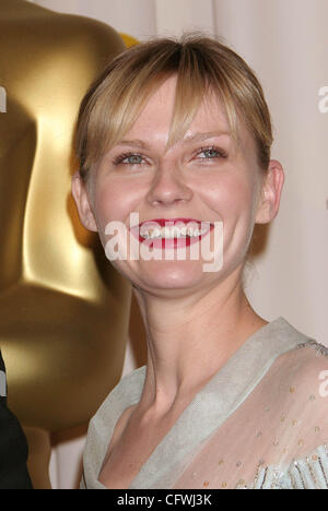 Feb 25, 2007 - Hollywood, CA, Stati Uniti d'America - Gli Oscar 2007: Kirsten Dunst in pressroom al 79th annuale di Academy Awards tenutosi presso il Kodak Theatre di Los Angeles. (Credito Immagine: © Paul Fenton/ZUMA Press) Foto Stock