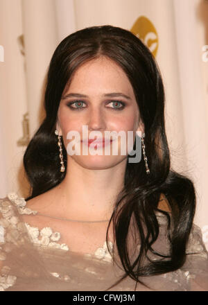 Feb 25, 2007 - Hollywood, CA, Stati Uniti d'America - Gli Oscar 2007: EVA GREEN in pressroom al 79th annuale di Academy Awards tenutosi presso il Kodak Theatre di Los Angeles. (Credito Immagine: © Paul Fenton/ZUMA Press) Foto Stock