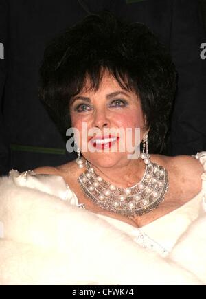 Febbraio 28, 2007 - Hollywood, California, Stati Uniti - K51961EG.Elizabeth Taylor 75TH DIAMOND FESTA DI COMPLEANNO AL RITZ CARLTON HOTEL, Las Vegas, nanovolt 02-27-2007. - 2007.Elizabeth Taylor(Immagine di credito: Â© Ed Geller/Globe foto/ZUMAPRESS.com) Foto Stock