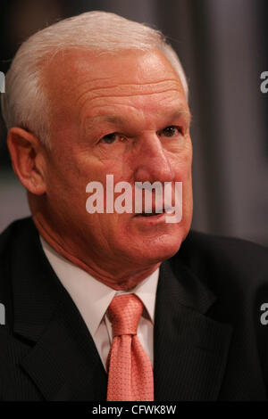 Esclusiva Febbraio 28, 2007 San Diego California USA  San Diego County Supervisor Ron Roberts indirizzo è il San Diego Union-Editorial scheda sul lungomare di un Master Plan per la Baia di San Diego.  Credito: foto di John R. McCutchen/San Diego Union-Tribune/Zuma premere. Copyright 2007 San Diego Union- Foto Stock