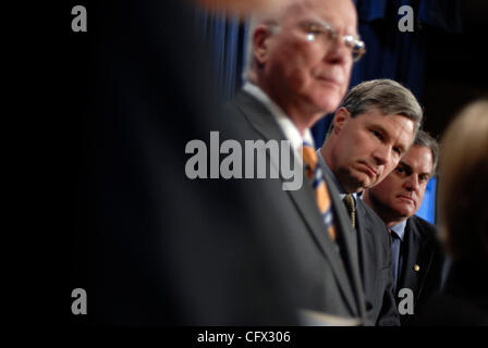 Mar 20, 2007 - Washington, DC, Stati Uniti d'America - i senatori PATRICK LEAHY (D-VT), SHELDON WHITEHOUSE (D-RI) e MARK PRYOR (D-AR) ascoltare Patty Murray (D-WA) annunciano il passaggio di un disegno di legge che dovrebbe revocare parte del Patriot Act che permette al dipartimento di giustizia di nominare noi avvocati senza la necessità per loro Foto Stock