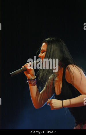 Il vincitore del Grammy Award Evanescence suonare dal vivo presso il Ted convocazione costante centro in Norfolk, VA durante il suo "porta aperta" tour. Foto Stock