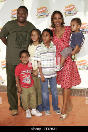 Mar 31, 2007 - Westwood, CA, Stati Uniti d'America - attrice HOLLY ROBINSON PEETE con Rodney Peete e la famiglia a Nickelodeon il ventesimo annuale di Kids Choice Awards 2007 tenutasi a del UCLA Pauley Pavilion. (Credito Immagine: © Lisa O'Connor/ZUMA Press) Foto Stock