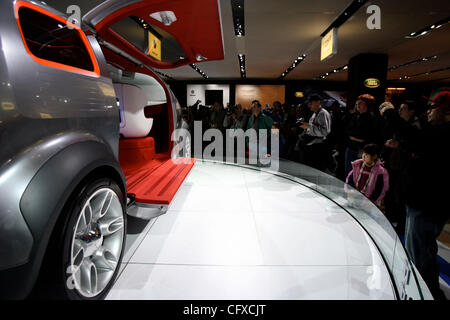 Il 2007 NYIAS è tornato per il Jacob Javits Convention Center a partire dal 6 Aprile - 15th, 2007 e ci sono alcune delle novità più automobili e camion mai visto il tutto sotto un unico tetto. Il che significa più anteprime non ufficiali, più nuovo di zecca '07 e '08 i modelli di produzione e di più veicoli concept che mai. Foto Stock