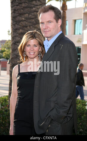 Apr 23, 2007 - Hollywood, CA, Stati Uniti d'America - JACK COLEMAN e sua moglie Beth TOUSSAINT nel corso di una serata con "Heroes" tenutasi presso la Academy of Television Arts & Sciences nel nord di Hollywood. (Credito Immagine: © Camilla Zenz/ZUMA Press) Foto Stock