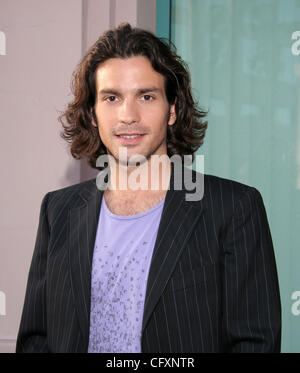 Apr 23, 2007 - Hollywood, CA, Stati Uniti d'America - Attore SANTIAGO CABRERA a una serata con "Heroes" tenutasi presso la Academy of Television Arts & Sciences nel nord di Hollywood. (Credito Immagine: © Camilla Zenz/ZUMA Press) Foto Stock