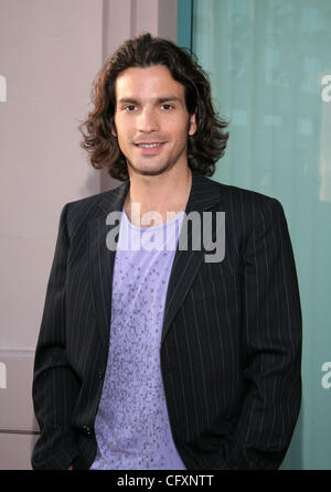 Apr 23, 2007 - Hollywood, CA, Stati Uniti d'America - Attore SANTIAGO CABRERA a una serata con "Heroes" tenutasi presso la Academy of Television Arts & Sciences nel nord di Hollywood. (Credito Immagine: © Camilla Zenz/ZUMA Press) Foto Stock