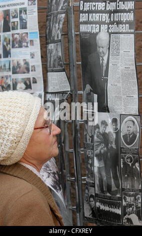 San Pietroburgo, Russia. Migliaia di russi pagano i loro aspetti all ex Presidente russo Boris Eltsin Eltsin morto a Mosca lunedì ,Aprile 23,2007. Foto Stock