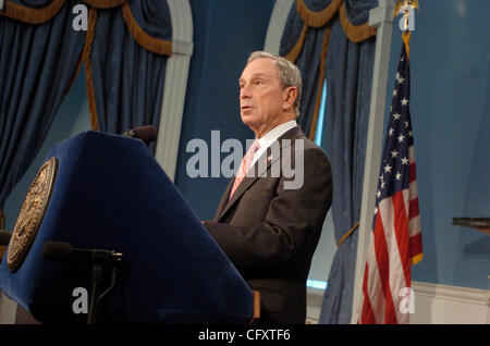 Sindaco Michael R. Bloomberg nomi Janette Sadik-Khan come Commissario della città di New York Department of Transportation (DOT) nel corso di una conferenza stampa presso il Municipio. La sig.ra Sadik-Khan supervisionerà un'agenzia con più di 4.400 dipendenti e un bilancio di oltre 600 milioni di dollari all'anno, e sarà responsabile per Foto Stock