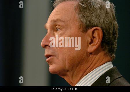 Sindaco Michael R. Bloomberg nomi Janette Sadik-Khan come Commissario della città di New York Department of Transportation (DOT) nel corso di una conferenza stampa presso il Municipio. La sig.ra Sadik-Khan supervisionerà un'agenzia con più di 4.400 dipendenti e un bilancio di oltre 600 milioni di dollari all'anno, e sarà responsabile per Foto Stock