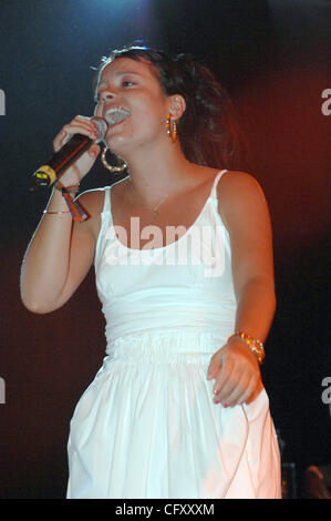 Apr. 29, 2007 - Indio, California, Stati Uniti d'America - la cantante Lily Allen si esibisce dal vivo come parte del 2007 Coachella Music e Arts Festival che ha avuto luogo presso l'impero Polo campo. Copyright 2007 Jason Moore. Credito: Jason Moore Foto Stock