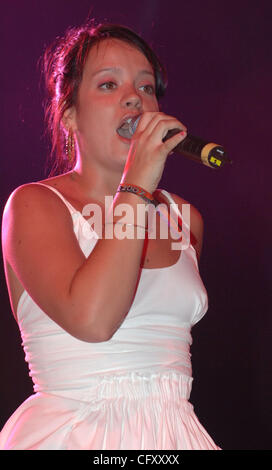 Apr. 29, 2007 - Indio, California, Stati Uniti d'America - la cantante Lily Allen si esibisce dal vivo come parte del 2007 Coachella Music e Arts Festival che ha avuto luogo presso l'impero Polo campo. Copyright 2007 Jason Moore. Credito: Jason Moore Foto Stock